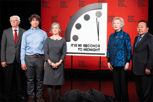 Die Atomic Scientists bei der Präsentation der Doomsday Clock